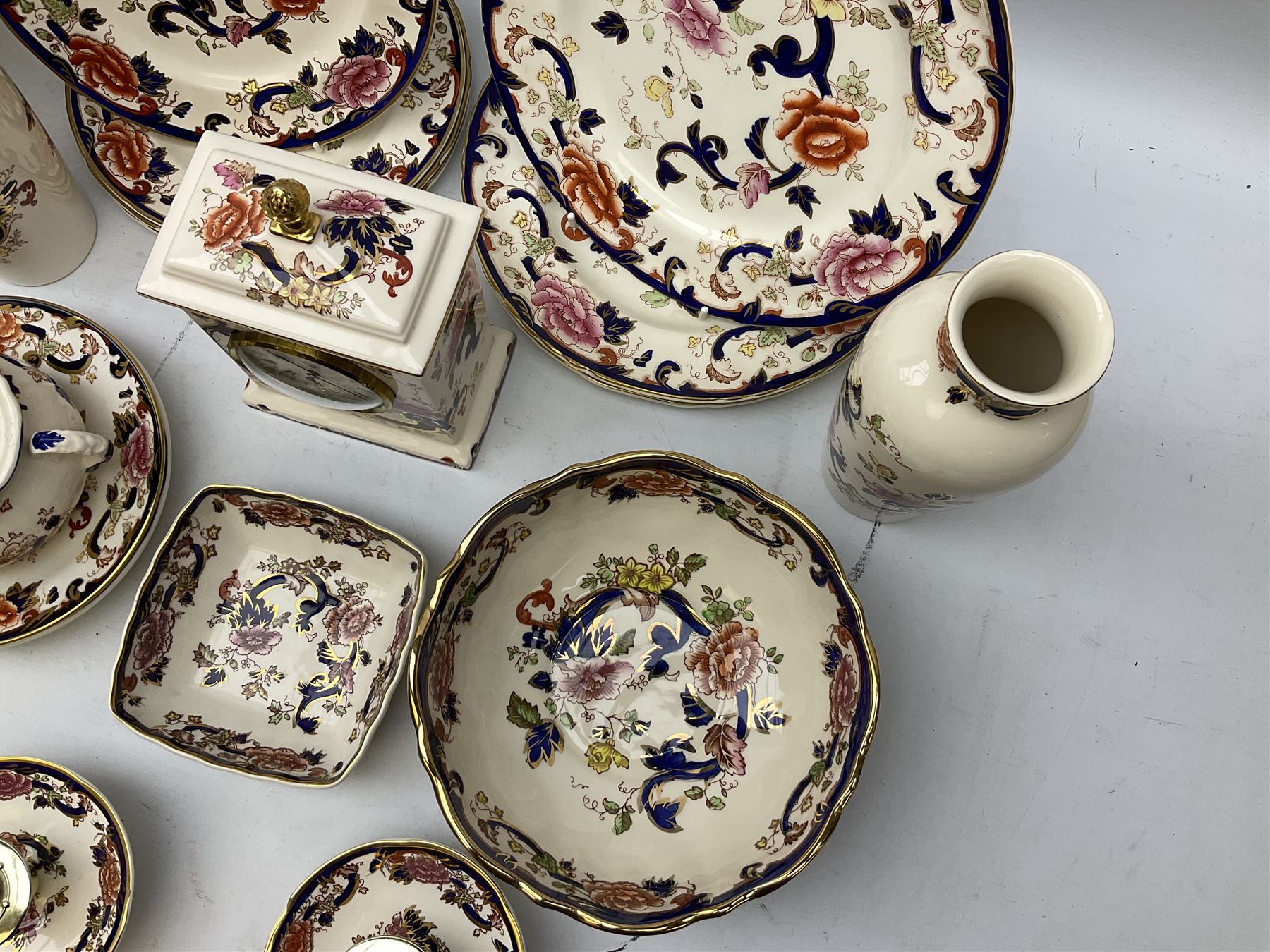 Masons Ironstone Mandalay pattern wares, to include table lamp, pair of candlesticks, clock, pair of vases, footed dish, dinner plates etc (18)
