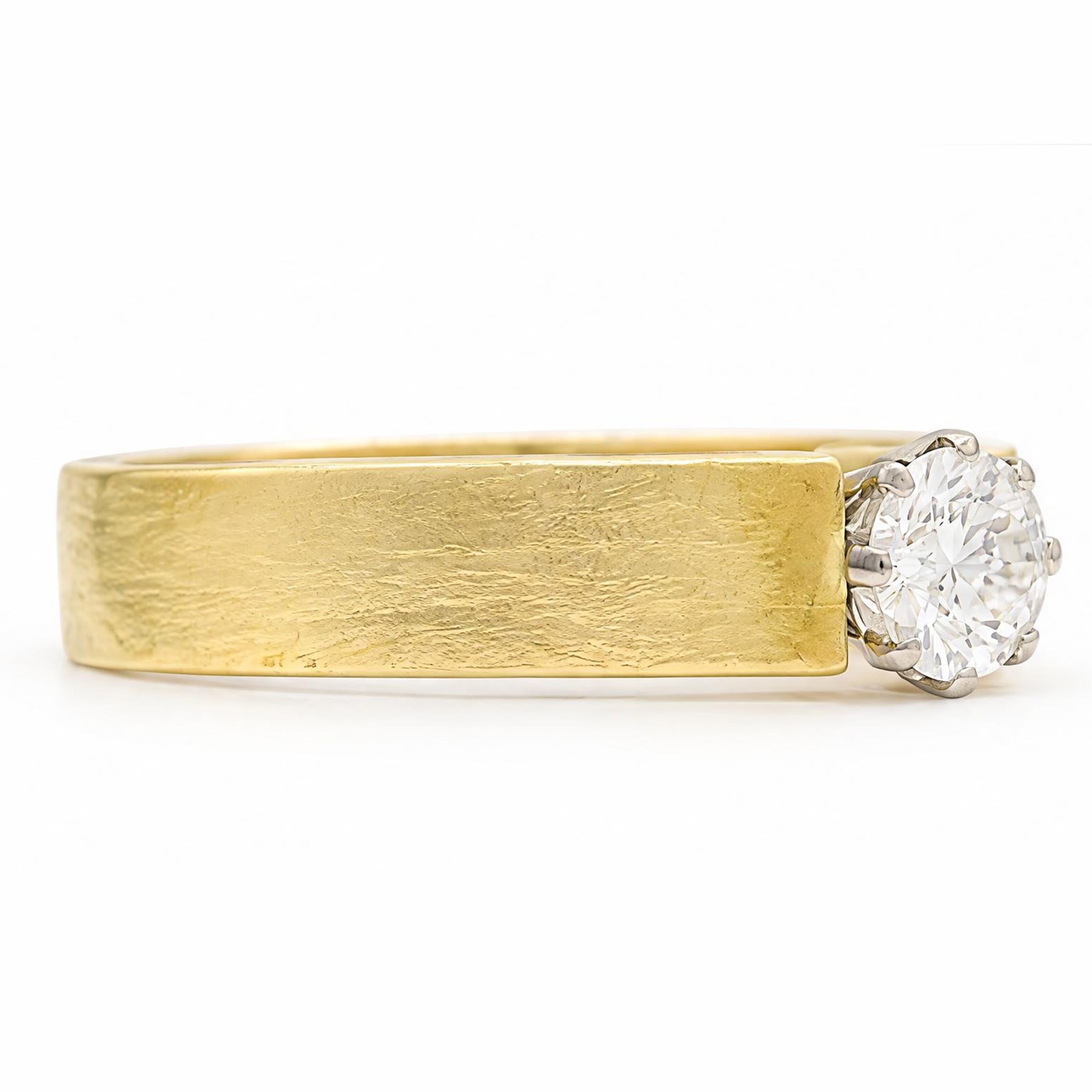 18ct gold diamond ring, eight claw set with a single round brilliant cut diamond of approx 0.40 carat, London 1975