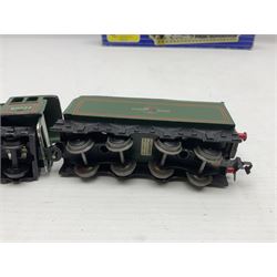 Hornby Dublo - 3-rail - Class A4 4-6-2 locomotive 'Mallard' No.60022 in BR green; in original box; and Duchess Class 4-6-2 locomotive 'Duchess of Montrose' No.46232 in BR matt green; in original plain blue box; with associated tender in plain blue box (3)