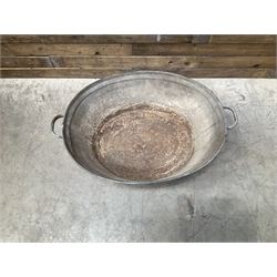 Vintage galvanised dolly tub with galvanised tub and two buckets