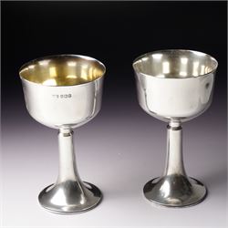 Pair of silver goblets on spreading stems and circular foot H14cm Sheffield 1972