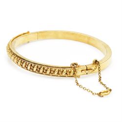 14ct gold hinged bangle, with beaded and rope twist decoration, London import mark 1989