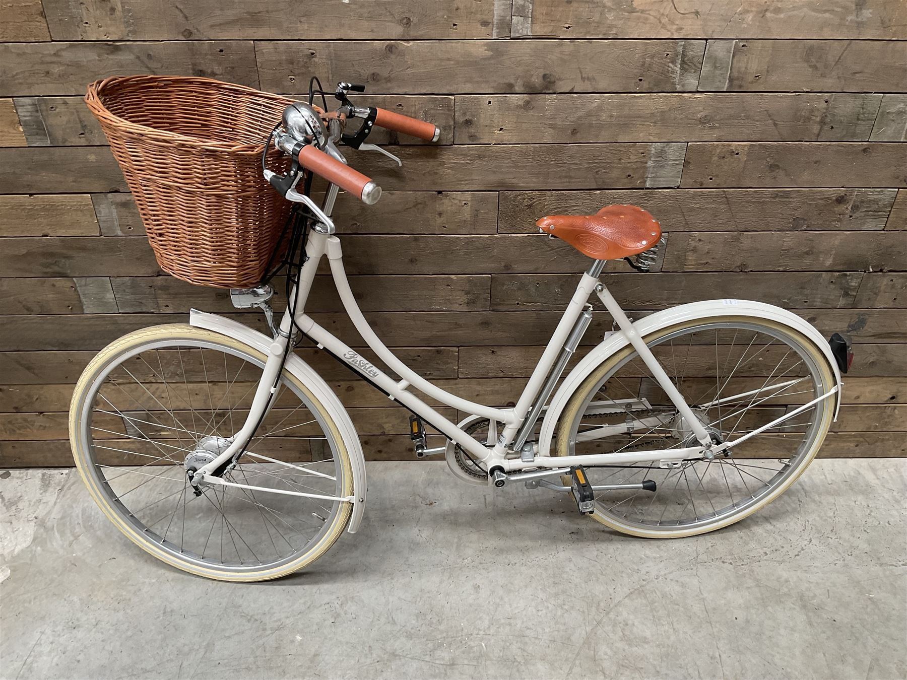 Pashley ladies town bicycle with Brookes leather saddle seat