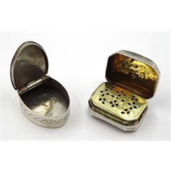 George III silver vinaigrette by Cocks & Bettridge, Birmingham 1807 and a silver small box, with hinge lid by Samuel Pemberton, Birmingham 1819 (2)