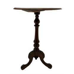 Victorian figured walnut pedestal table, on splayed acanthus carved supports