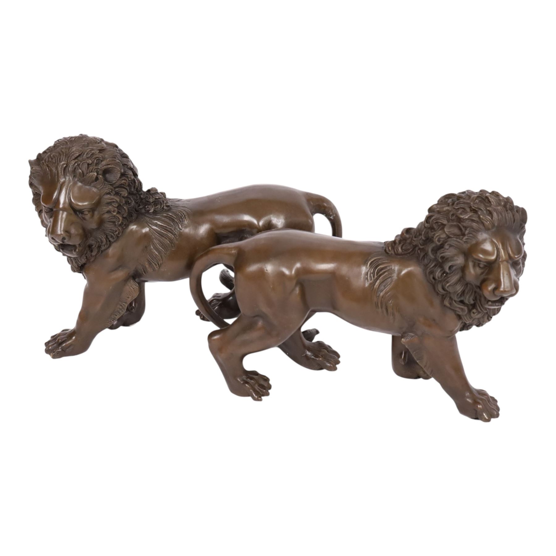Pair of opposing bronze lions, H22.5cm L27cm