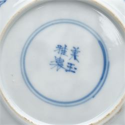 Chinese Kangxi period blue and white saucer, decorated with a hunter in a landscape, the boarder decorated with hunters and branches, D10cm