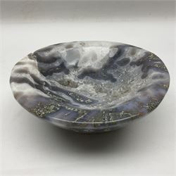 Polished agate bowl, with a shallow concave centre, D19cm, H7cm