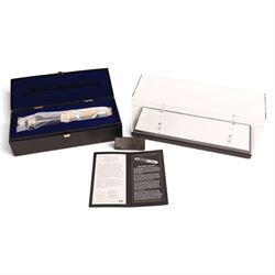 Limited Master Replicas Star Wars Attack of the Clones Mace Windu Lightsaber no. SW-112, 1...