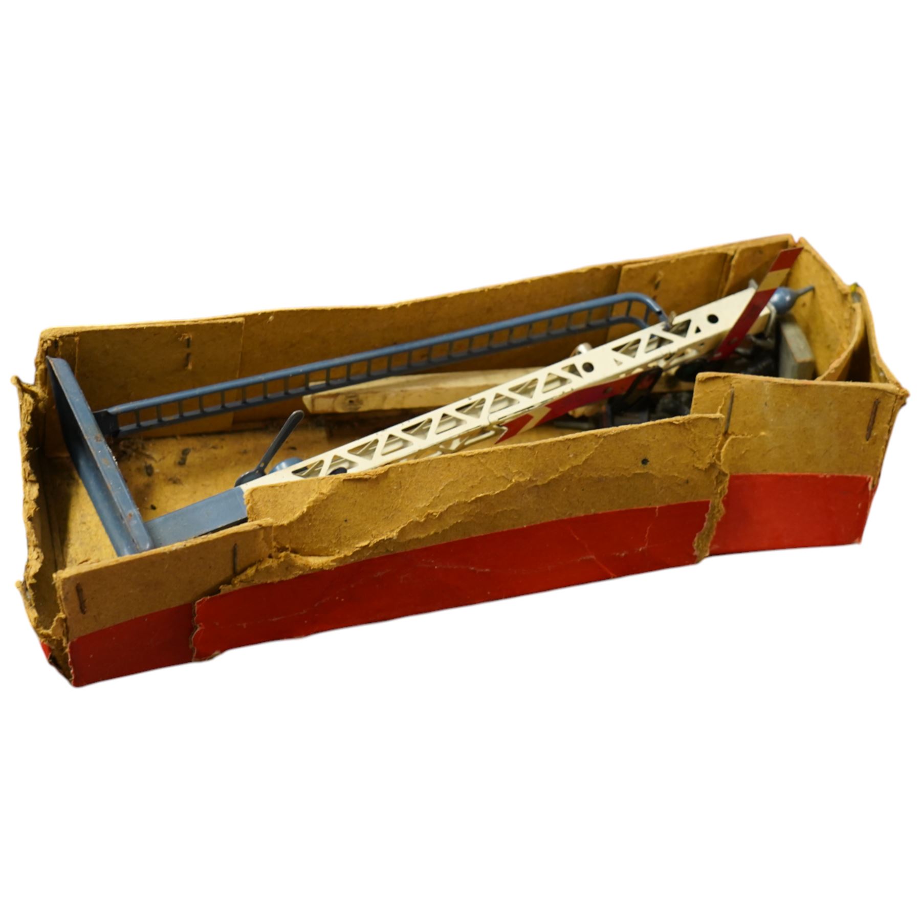 Quantity of 0 Gauge model railway, including Hornby and Meccano locomotives, rolling stock track, buildings etc; and a s Hornby 00 Gauge freight set, incomplete 