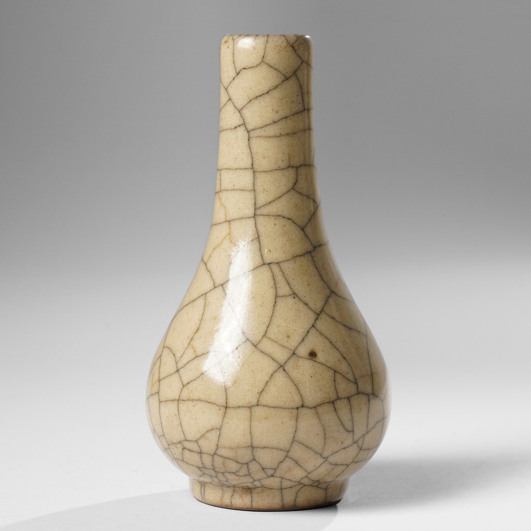Chinese Ge ware crackle glaze vase, H14cm