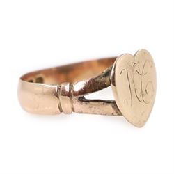Edwardian 9ct rose gold heart ring, with split design shoulders, engraved with initials KC, Birmingham 1902