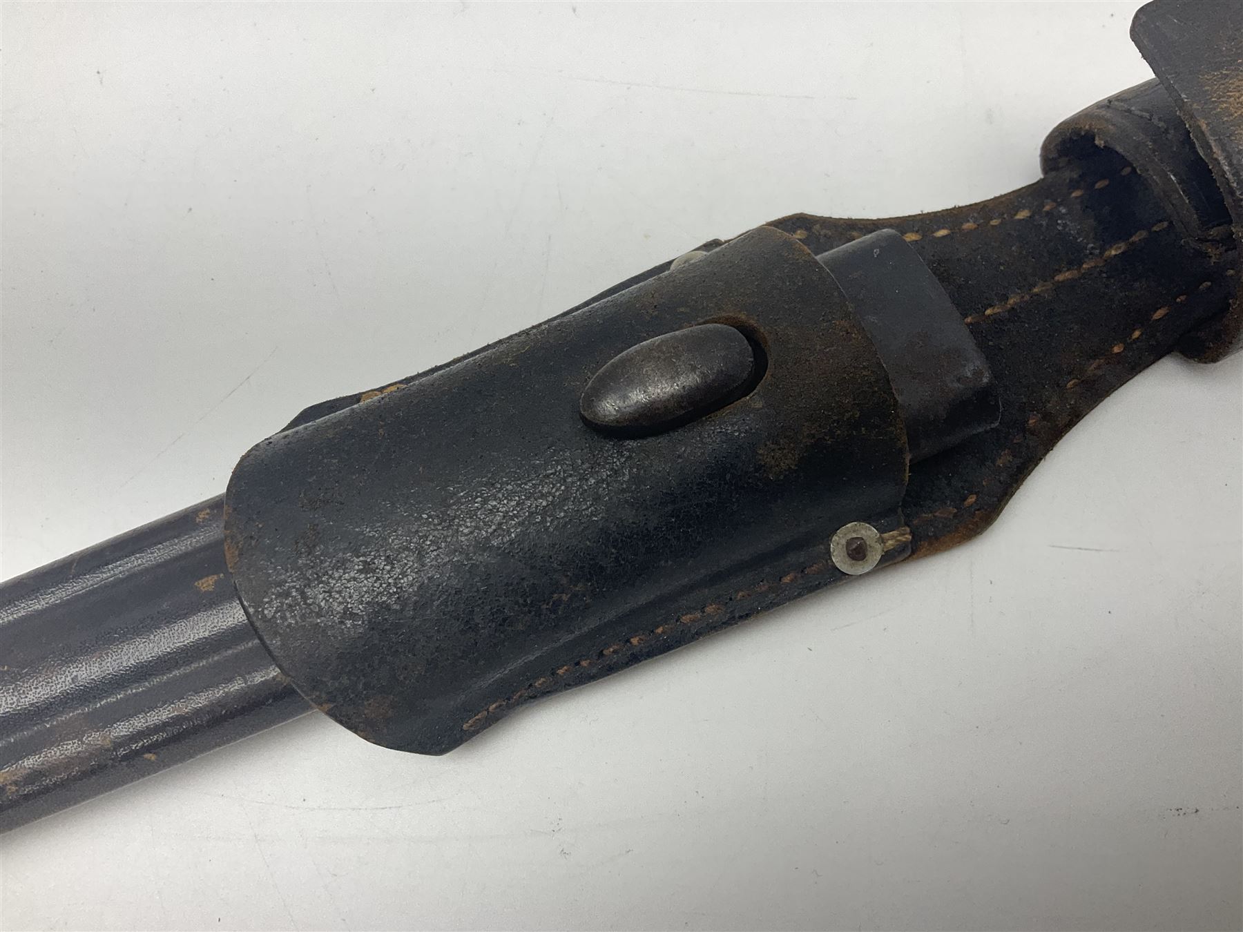 WW2 Italian Model 1891 bayonet with 30cm fullered blade; cross-piece marked PS 1941; in associated leather covered scabbard with frog L45cm overall