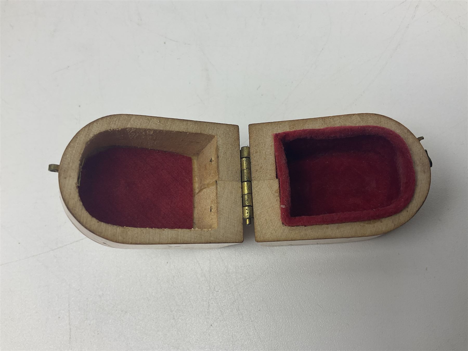 Collection of Mauchline ware relating to sewing, to include four ovoid shaped thimble cases, hinged lid thimble case and needle cases (12) 