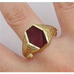 9ct gold carnelian signet ring with textured shoulders, hallmarked