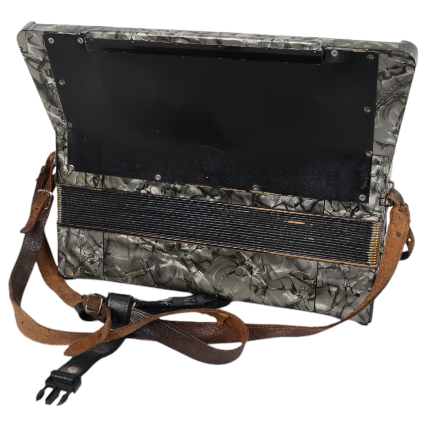 Hohner Verdi IV Piano Accordion, with a three octave keyboard and 41 keys,120 buttons, with 16 fold bellows and carrying straps.