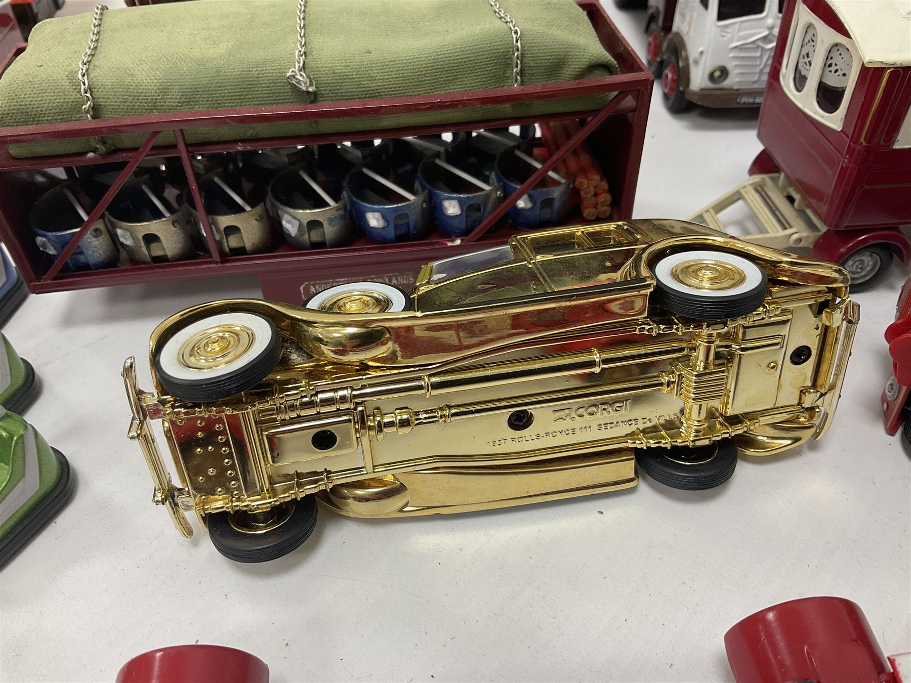 Corgi - various models both boxed and loose to include Dibnahs Choice 1 50 scale 80308, Classics 31702 and 97920, along with loose 1937 Rolls Royce 111 Sedance de Ville model, further mostly Showmans Range models and assembled fairground kits