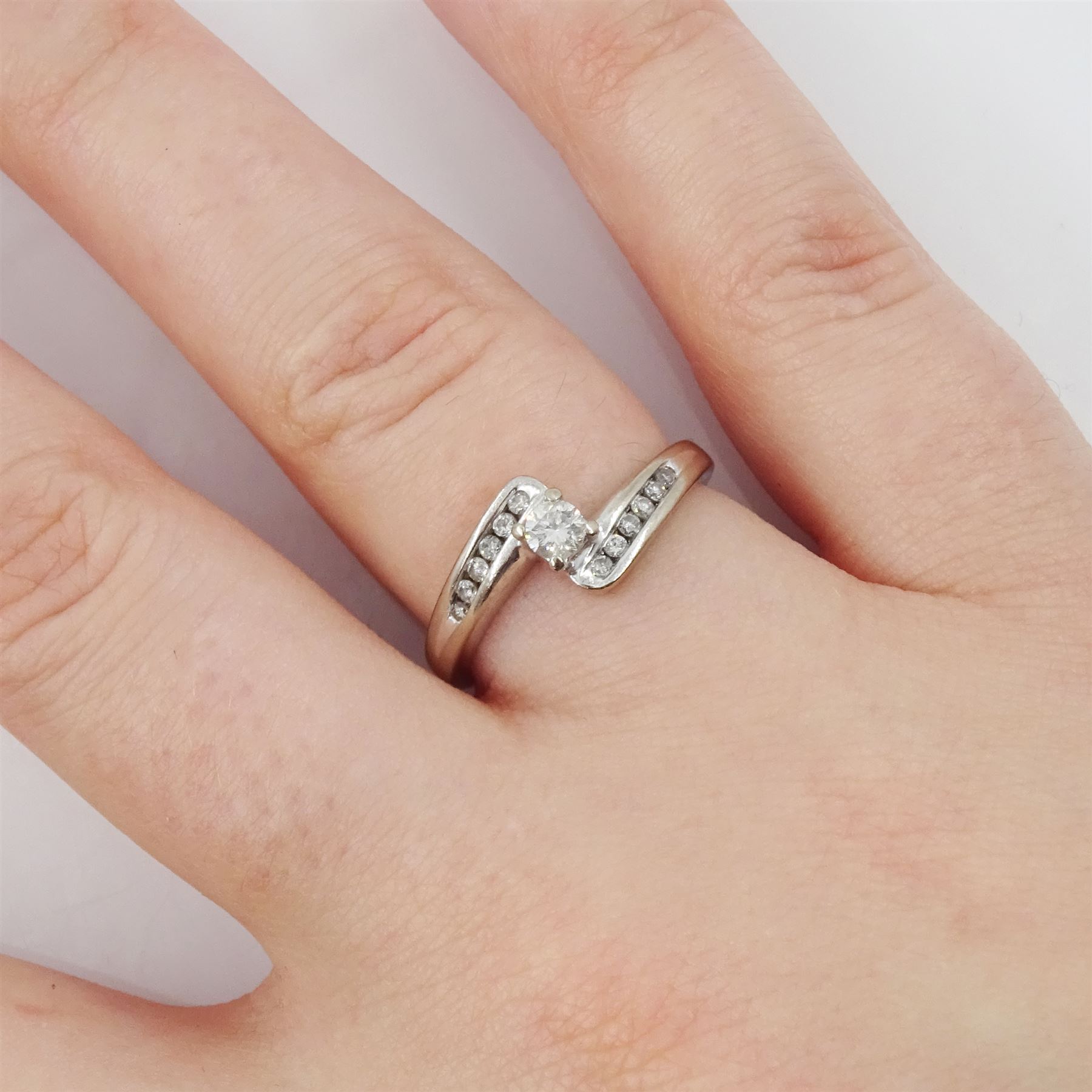 18ct white gold single stone round brilliant cut diamond ring, with diamond set shoulders, hallmarked, total diamond weight 0.25 carat