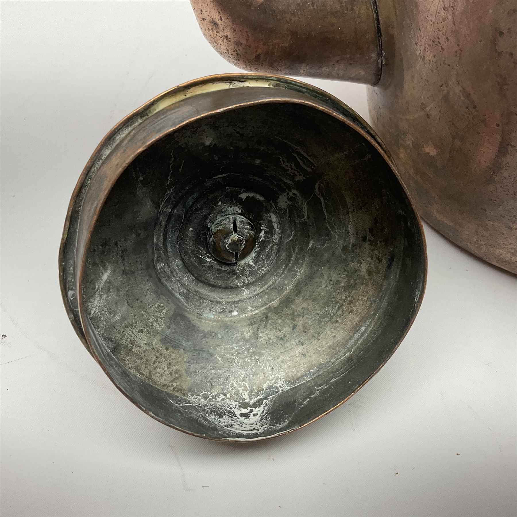 Engraved copper kettle, with Baden Powell Mafeking decoration with union jack flags, with finial modeled as Baden Powell, H31cm