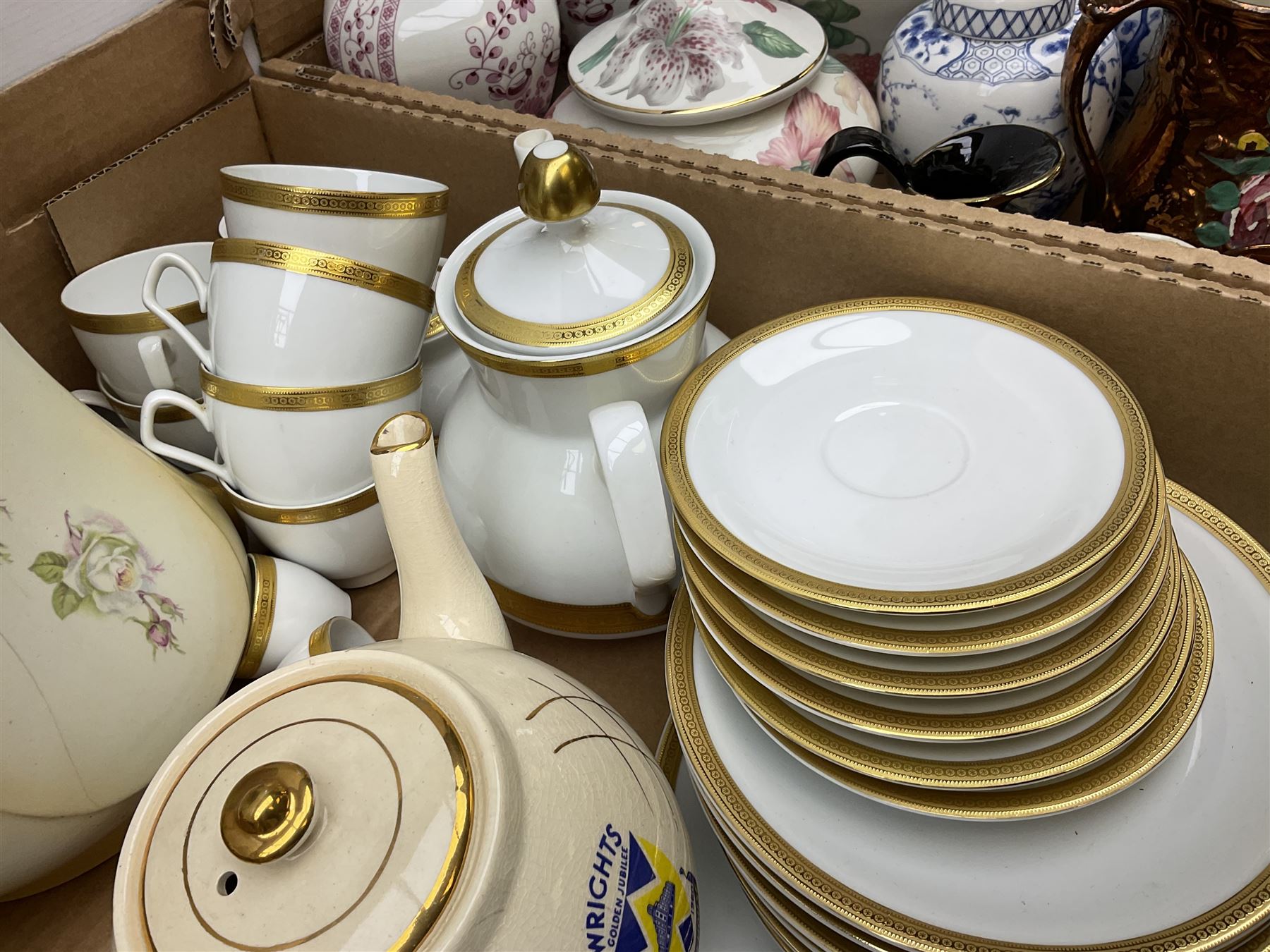 Quantity of Victorian and later ceramics to include Vohenstrauss Bavaria Johann Seltmann tea and dinner wares, pair of Lichte GDR lidded vases, Fapodel lidded vase etc