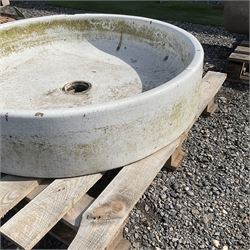 White enamel circular shallow trough - THIS LOT IS TO BE COLLECTED BY APPOINTMENT FROM DUGGLEBY STORAGE, GREAT HILL, EASTFIELD, SCARBOROUGH, YO11 3TX
