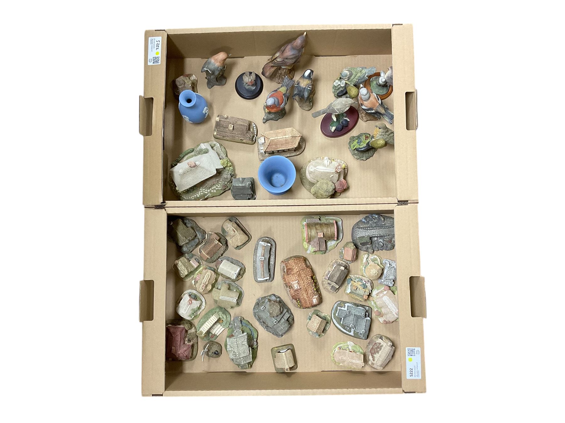 Collection of Lilliput Lanes including Old Shop at Bignor, Dale House, Wishing Well, Border Fine Arts and other collectables 