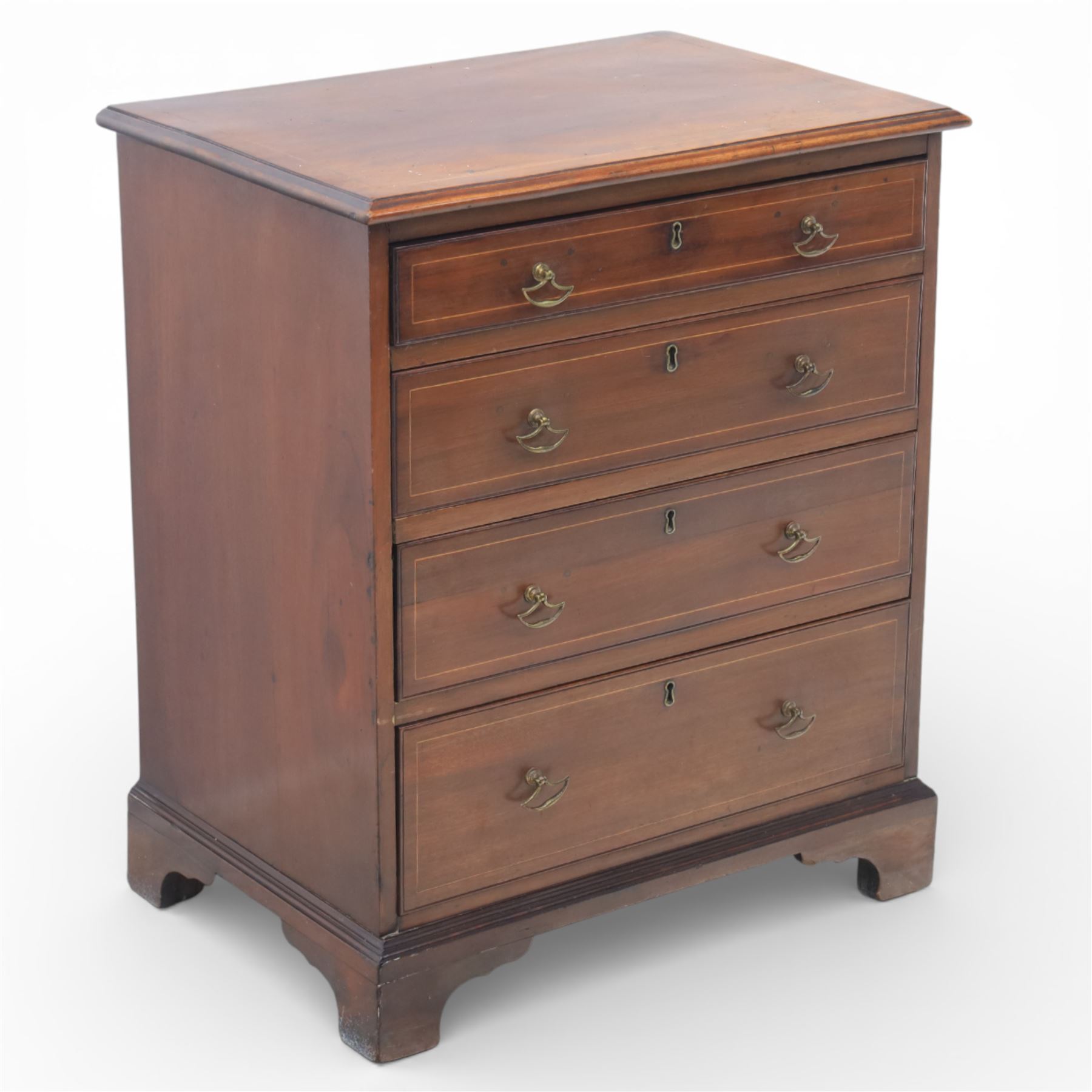 Edwardian mahogany bachelor chest with inlay, the rectangular crossbanded top with fine stringing over a graduated arrangement of four drawers fitted with brass swan neck handles, standing on a moulded plinth above bracket feet