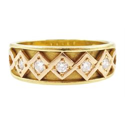 Clogau 18ct gold five stone round brilli