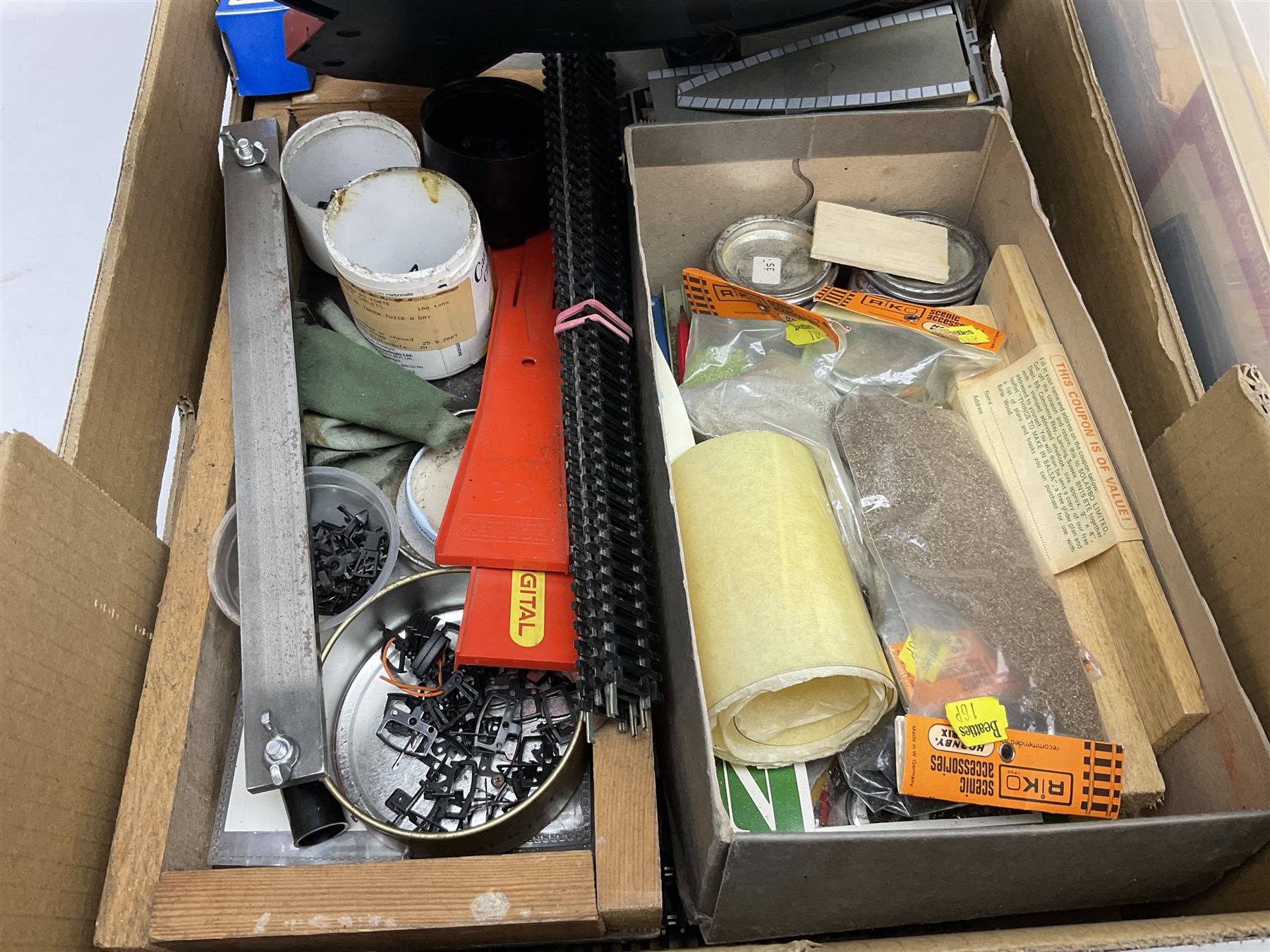 '00' gauge - Hornby Thomas the Tank Engine 0-6-0 locomotive No.1, boxed; electric turntable; various trackside accessories and spare parts; and six Marshall and other power controllers.