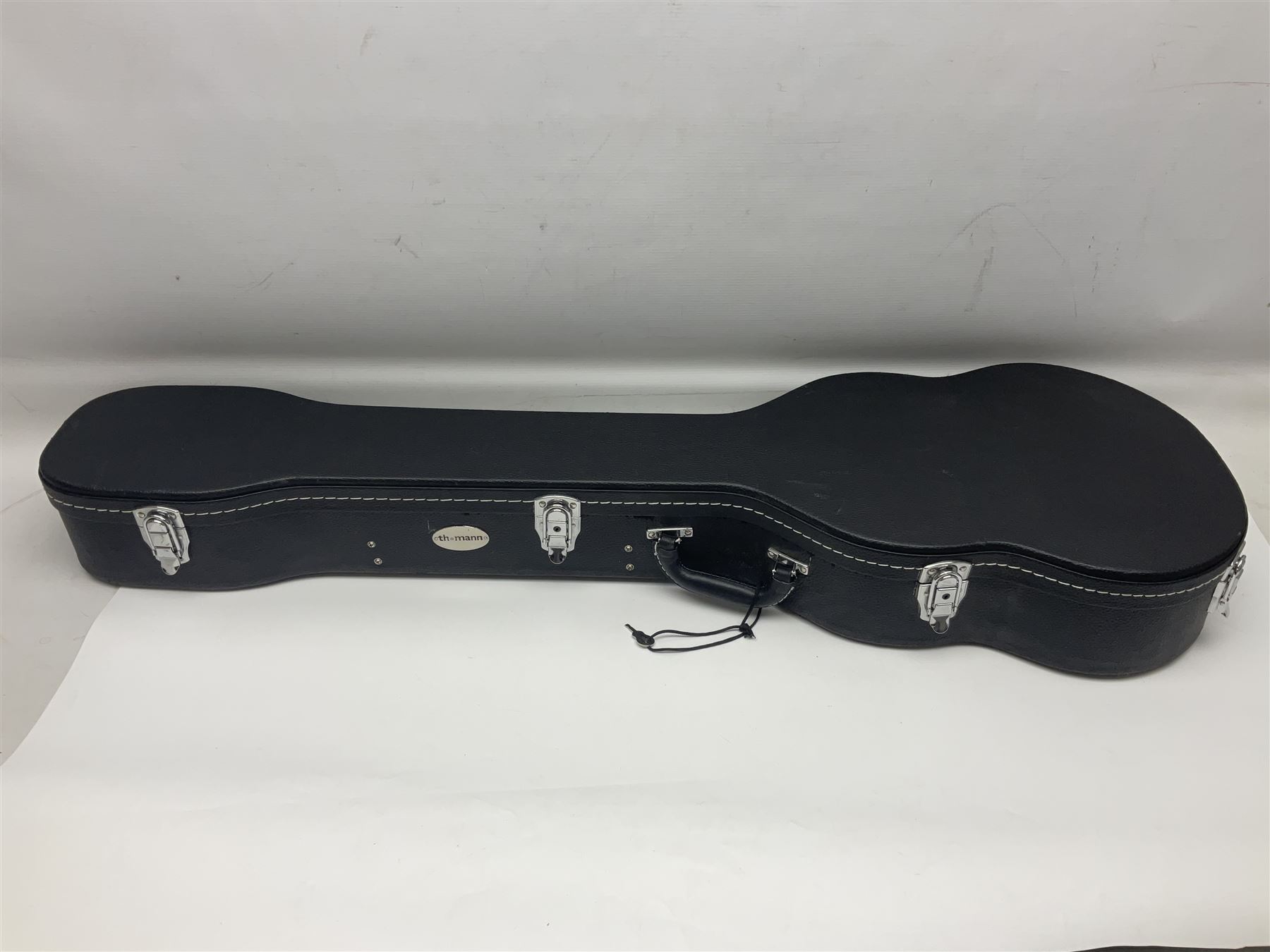 Hofner B-Bass Hi-Series electric bass guitar with sunburst finish L110cm; in Thomann fitted case