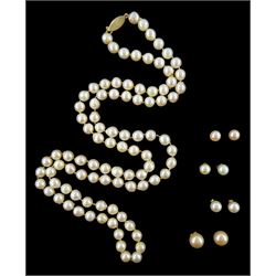 Single strand pearl necklace, with gold clasp, two pairs of gold pearl earrings and two pairs of gold simulated pearl earrings, all 9ct