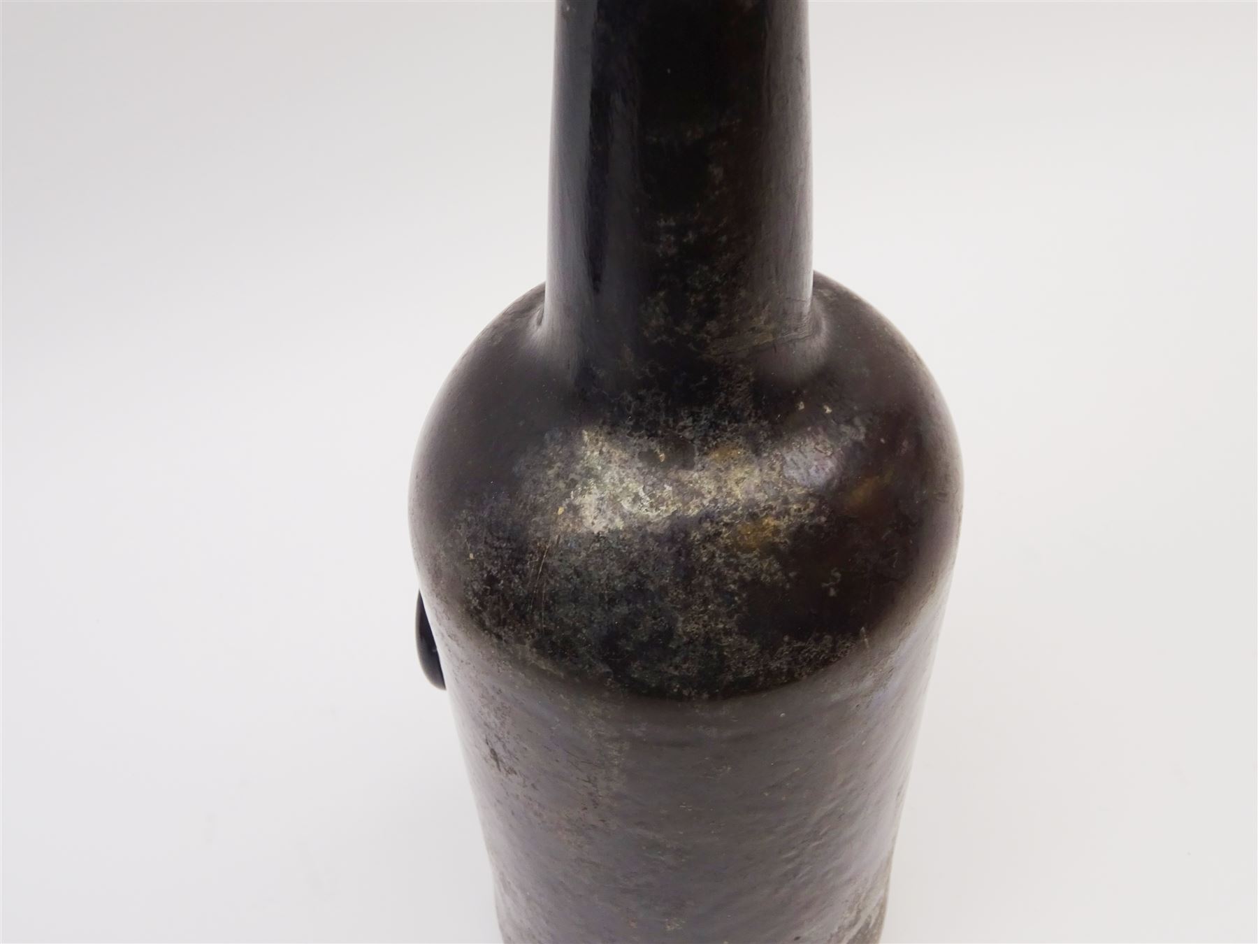 18th century green glass bottle, of onion form, H15cm, together with an 18th century green glass wine bottle, with seal depicting a boar beneath a crown, probably the Edgcumbe Crest, H27cm