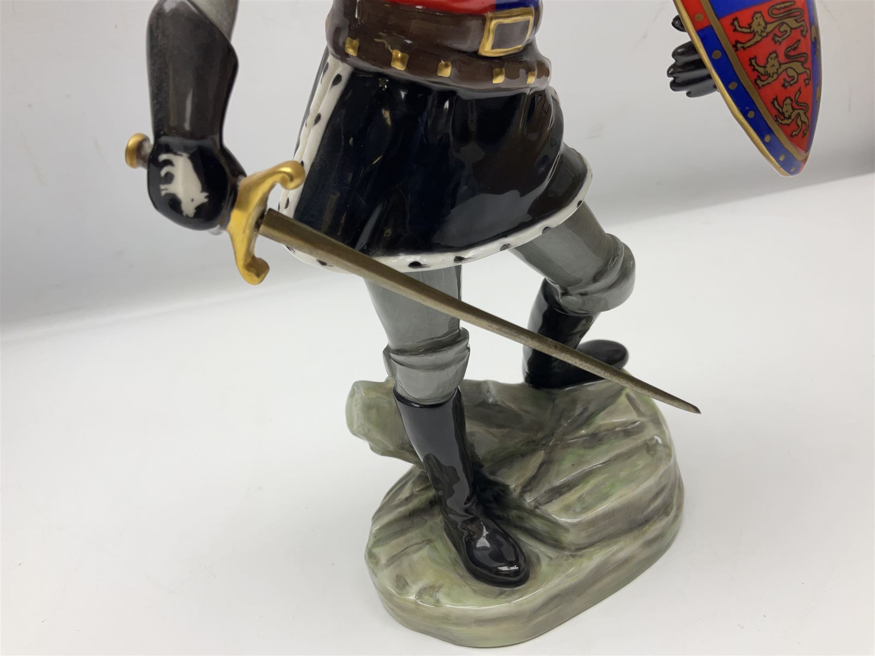 Royal Doulton Figure, Lord Olivier as Richard III, HN2881, limited edition 417/750, with certificate of authentication and original box, H28cm 