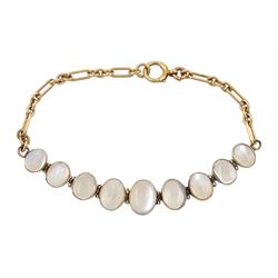 Early 20th century 9ct gold graduating oval moonstone bracelet