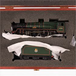 Limited edition 00 gauge Bachmann Jubilee Class 4-6-0 locomotive and tender 'Trafalgar' no. 45682, in wooden presentation case 