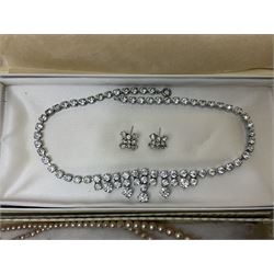 9ct gold and silver paste stone set ring, 9ct gold oddments and a collection of costume jewellery