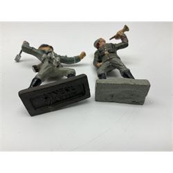 German Lineol Flak Artillery Gun on revolving base H11cm; four other Lineol WW2 German soldiers; and three Elastolin German soldiers including reclining radio operator (8)