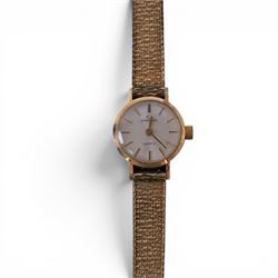 Garrard ladies 9ct gold quartz presentation wristwatch, on integral 9ct gold bracelet, hallmarked