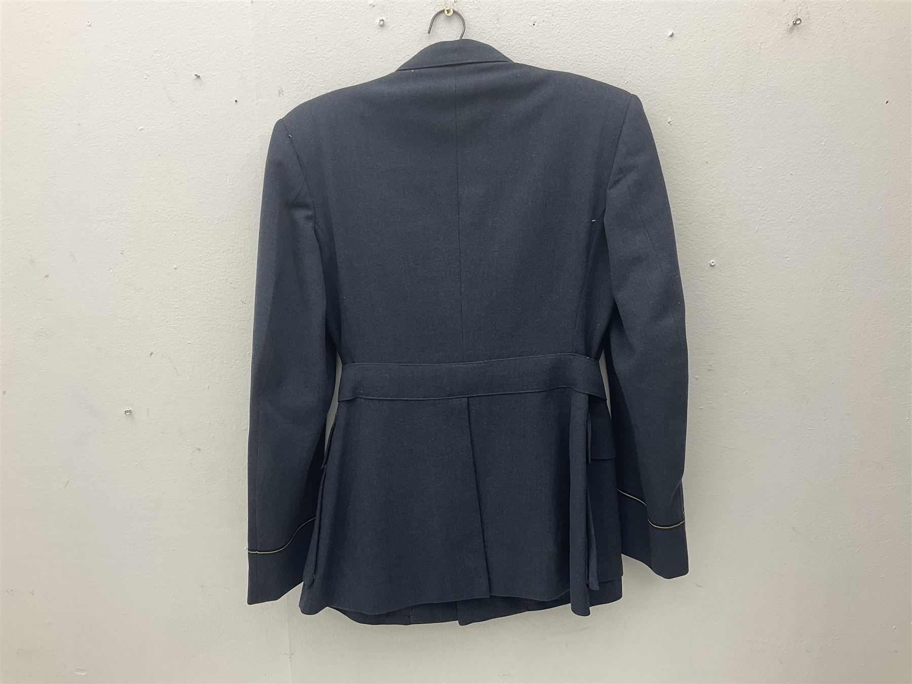 RAF pilot officer's tunic, bears Gieves label 'W.L. Dumble C/68/11406 L/6/51'