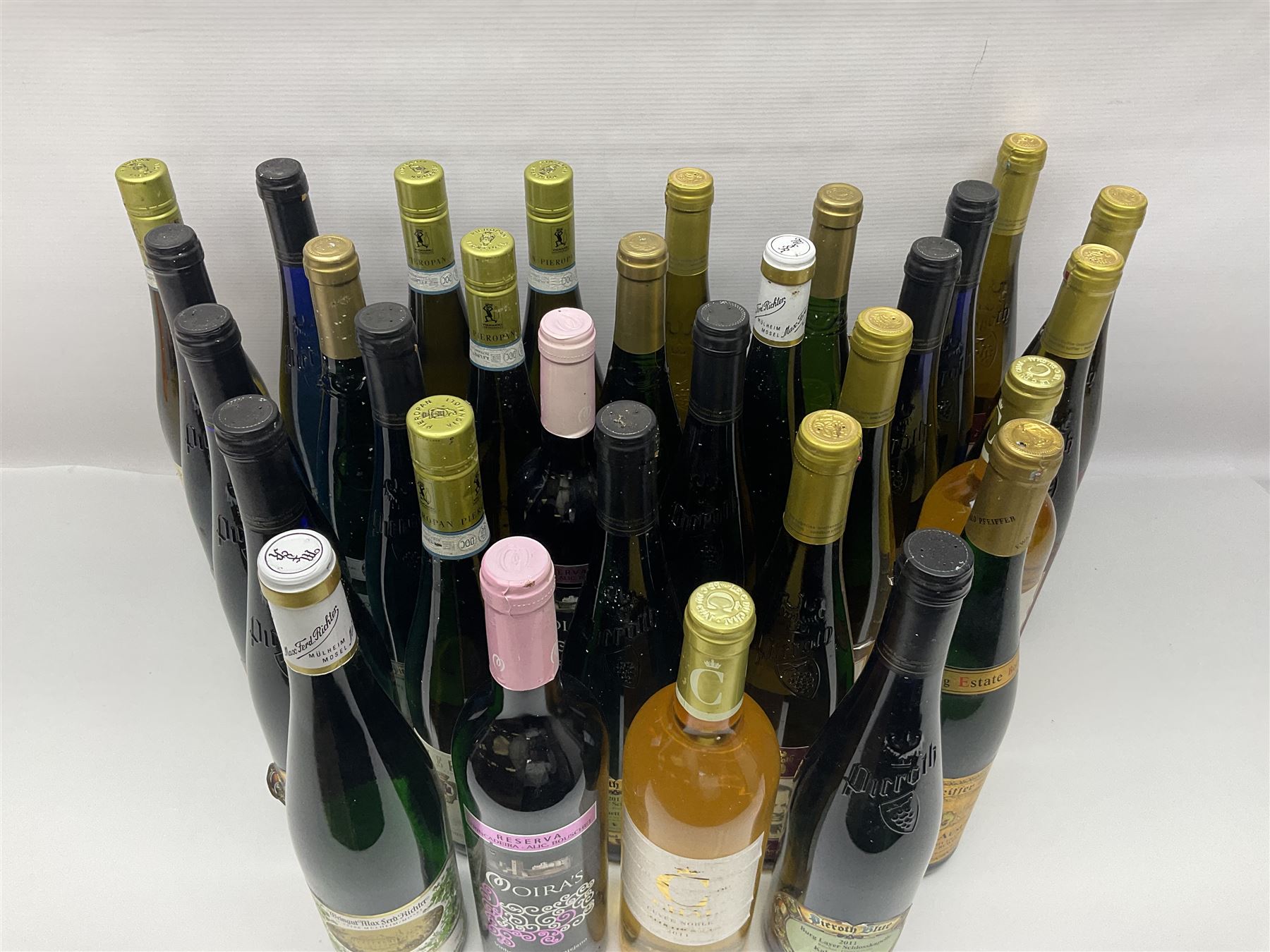 Mixed wine, including Pieroth Blue 2011, Kabinett, Moira's 2009  Reserva, Chai 2011 Bordeaux, etc, various content and proof (31)