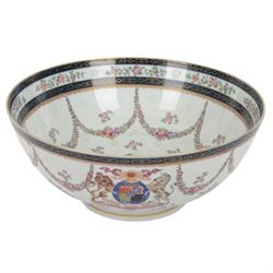 19th century Samson style punch bowl, decorated in the manner of a Chinese export example, with floral sprays and gilt highlighted cobalt blue double border to rim, with armorial crest to exterior, red mark beneath, D35cm