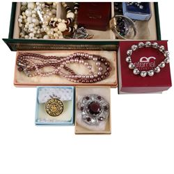 9ct gold t-bar and clip, 9ct gold and silver stone set ring, silver jewellery including brooches, necklaces and ring and a collection of costume jewellery
