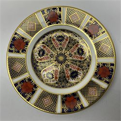 20th century Royal Crown Derby Imari 1128 pattern plates, comprising four side plates and three smaller examples, with printed and painted marks beneath, including illustration date codes for 1918 and 1920, and Roman numeral date code for 1979, larger examples D18cm, smaller D15cm, (7)
