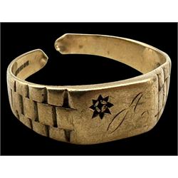 18ct gold stone set ring, together with a 9ct gold signet ring with split band