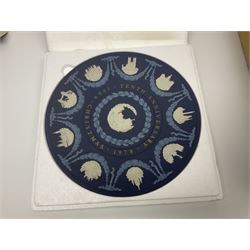 Large collection of collectors plates, to include Spode The Imperial Plate of Persia, Spode York Minster plate, Wedgwood Anniversary of Charter of Queen Elizabeth plate, etc, all in original boxes, four boxes 