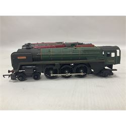 Hornby ‘00’ gauge - four steam locomotives comprising Britannia Class ‘Britannia’ 4-6-2 no.70000 in BR green; Britannia Class ‘Oliver Cromwell’ 4-6-2 no.70013 in BR green; Princess Class 4-6-2 no.6201 in LMS crimson; Coronation Class ‘Duchess of Sutherland’ 4-6-2 no.6233 in LMS crimson; one further tender (5) 