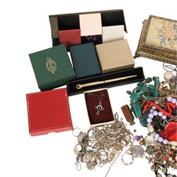 9ct gold jewellery, comprising pair of pearl pendant earrings, glass pendant earrings and four single earrings, silver jewellery including rings, bracelets, lockets etc and a collection of costume jewellery