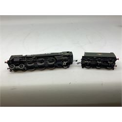 Hornby '00' gauge - Britannia Class 7MT 4-6-2 locomotive 'William Wordsworth' no. 70030, Patriot Class 7P 4-6-0 locomotive 'Bunsen' no. 45512 and Class A3 4-6-2 locomotive 'The White Knight' no. 60077, all DCC ready (3)