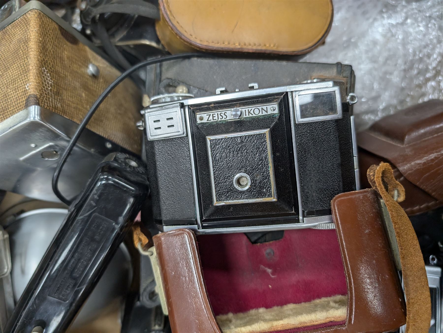 Collection of vintage cameras, including Minolta Hi-Matic 7S, No.2 C. Ensignette Deluxe, Zeiss Ikon etc
