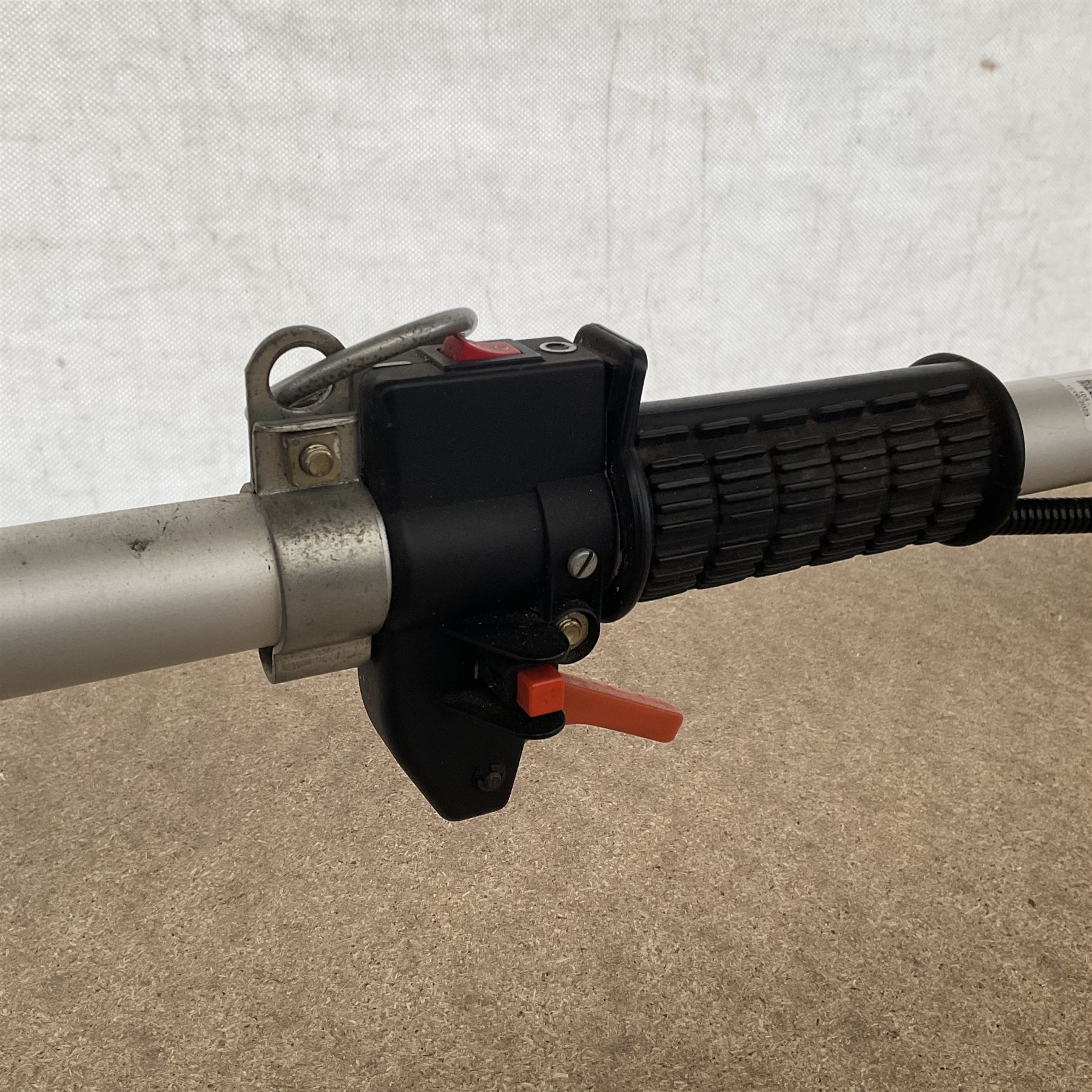 McCulloch Titan TD3000 strimmer - THIS LOT IS TO BE COLLECTED BY APPOINTMENT FROM DUGGLEBY STORAGE, GREAT HILL, EASTFIELD, SCARBOROUGH, YO11 3TX